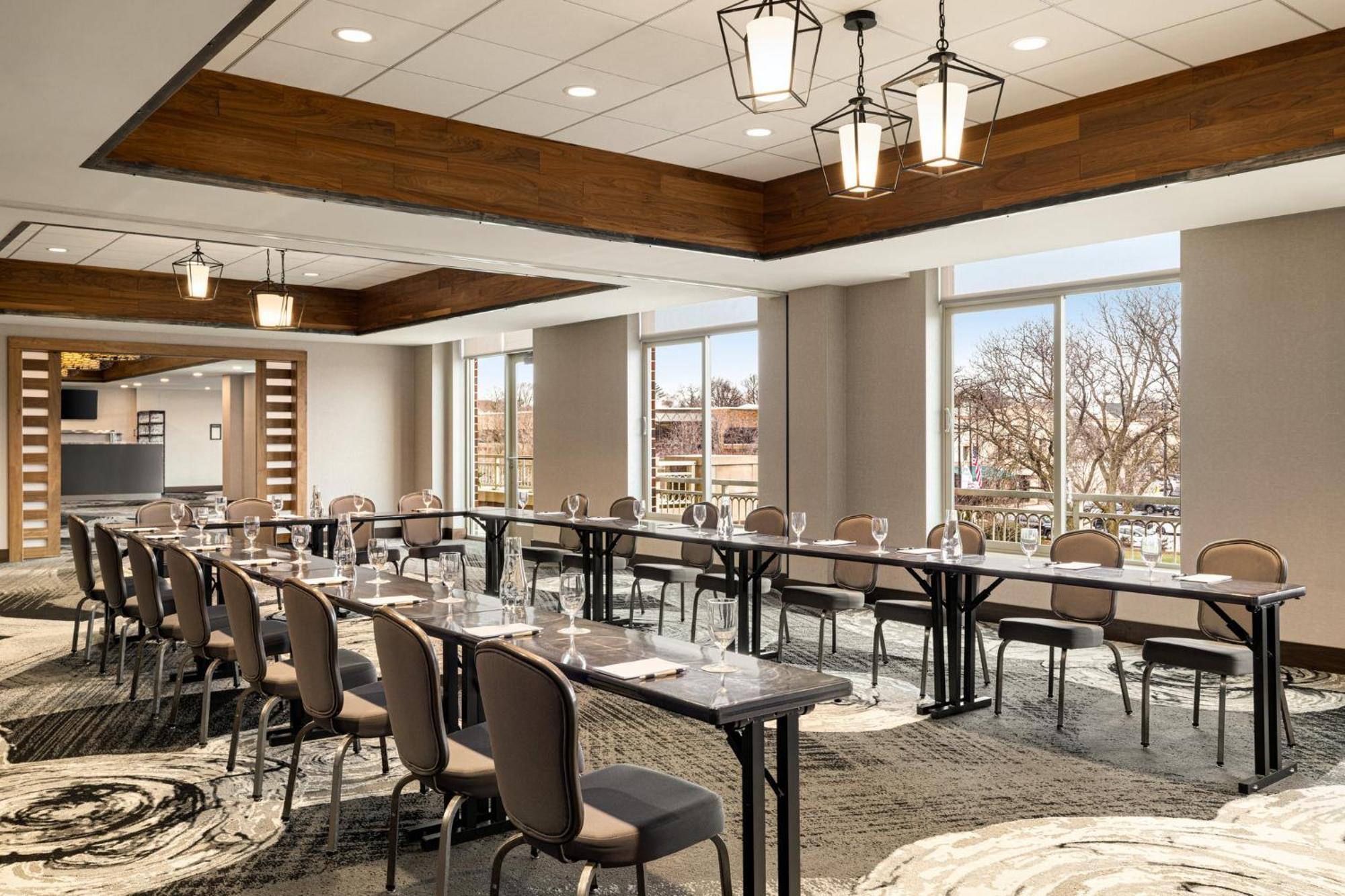 Hotel Indigo Naperville Riverwalk By Ihg Exterior foto